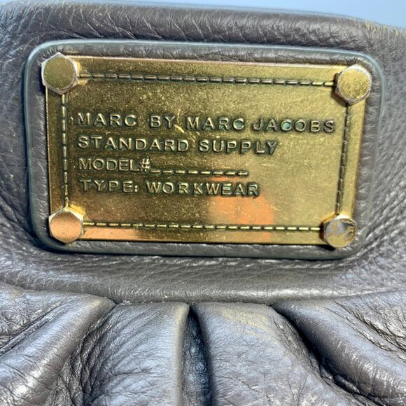 Marc Jacobs Grey Pebbled Leather Classic Q Hillier Hobo Bag - Picture 11 of 12